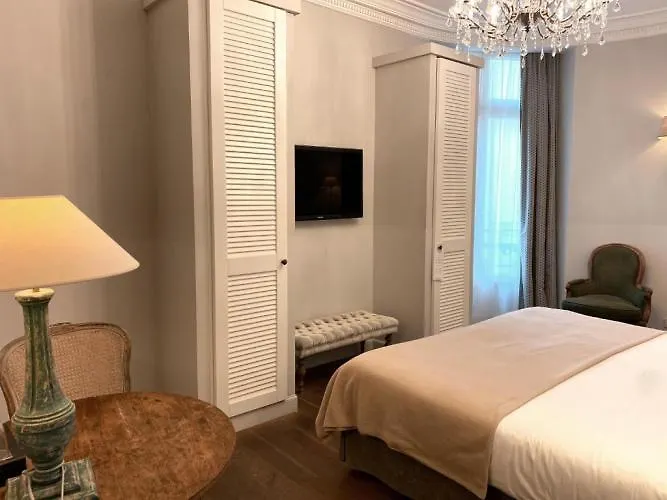New Hotel Roblin Paris