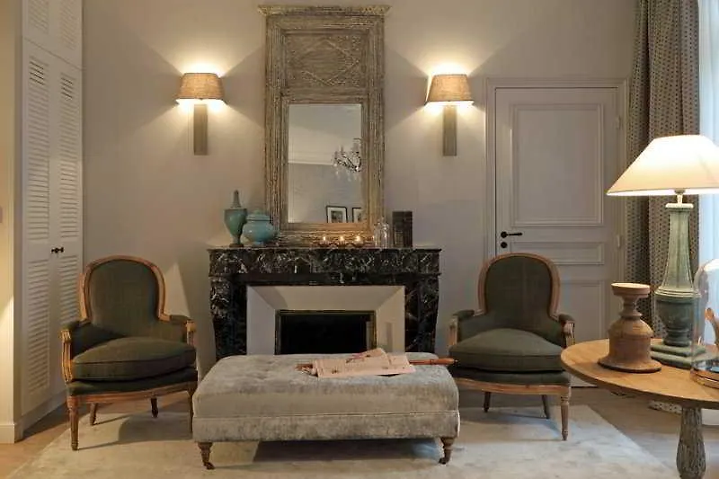 ****  New Hotel Roblin Paris France